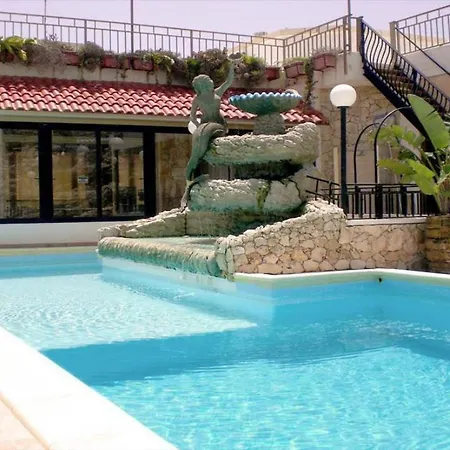 Hotel & Xlendi