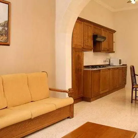 Hotel & Xlendi