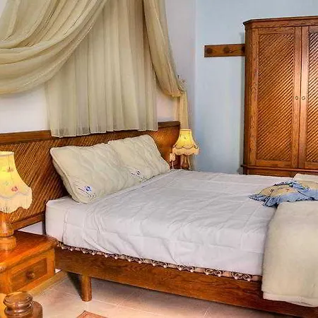 Hotel &