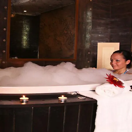 & Hotel 3*