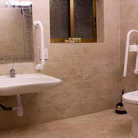 & Hotel 3*