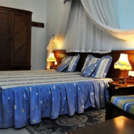 Hotel &
