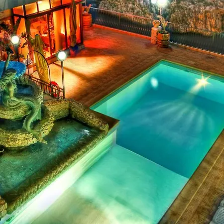 & Hotel 3*