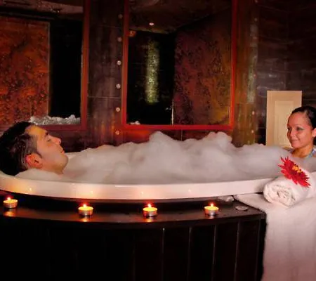Hotel &